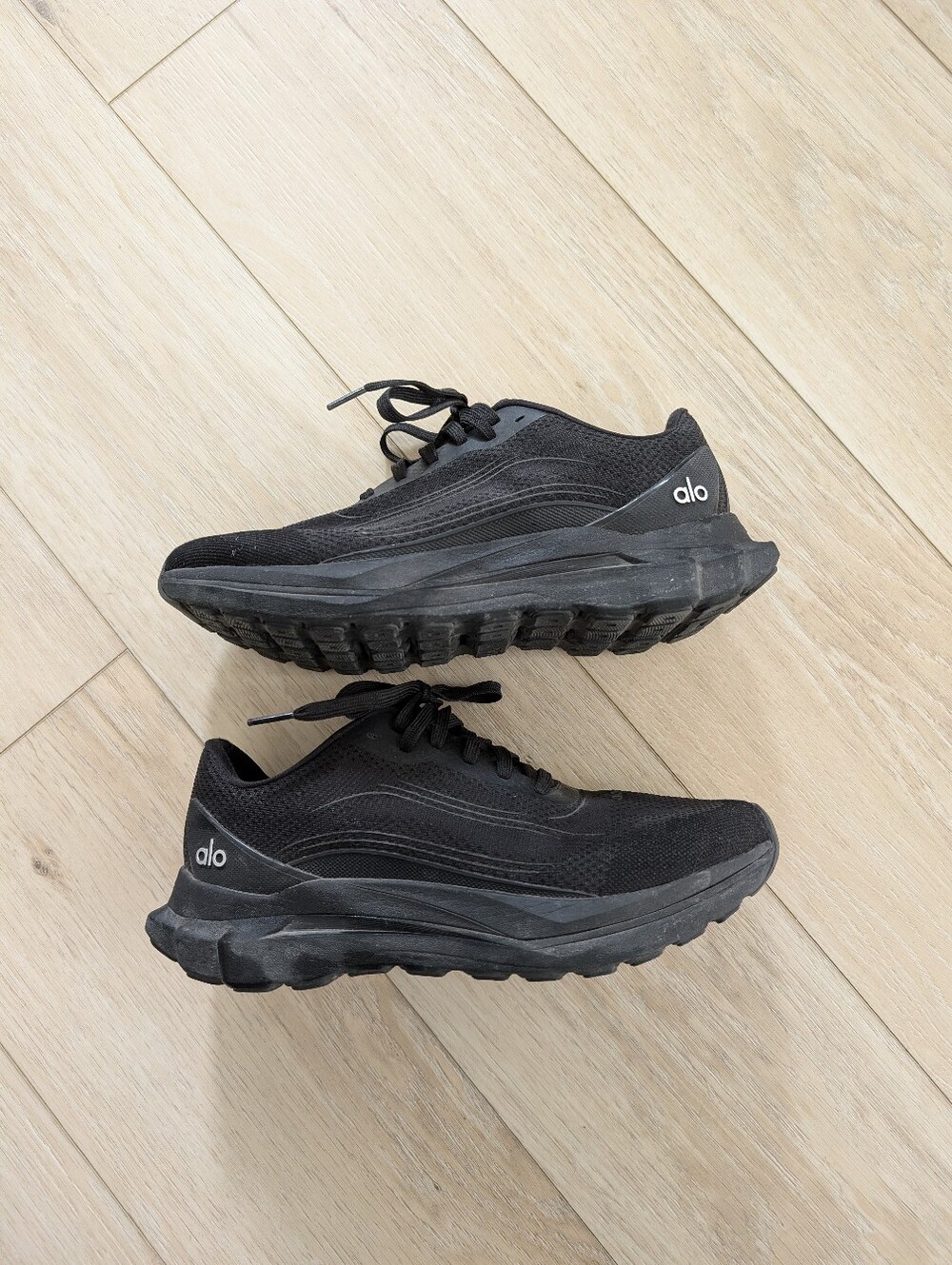 Alo Yoga Runner Athletic Shoes Black 9